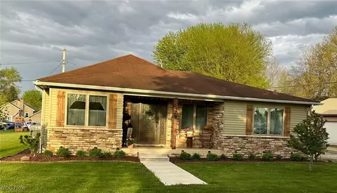 429 Dewey Ave, Newcomerstown, OH 43832