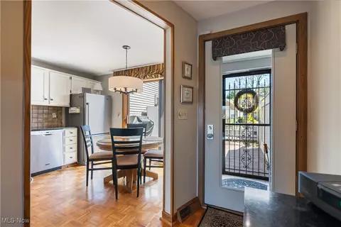 Entry Way - 3221 Mariners Island Dr NW #1E, Canton, OH 44708 photo 1 of 3