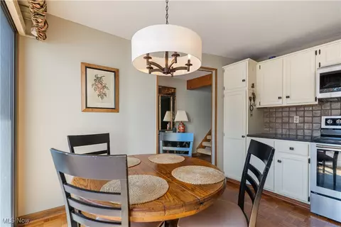 Dining - 3221 Mariners Island Dr NW #1E, Canton, OH 44708 photo 2 of 4