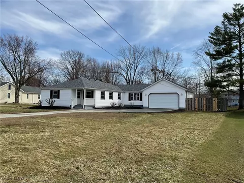 38248 Hurricane Dr, Willoughby, OH 44094