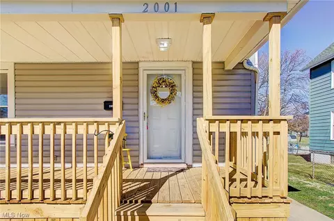 Exterior - 2001 3rd St SE, Canton, OH 44707 photo 3 of 4