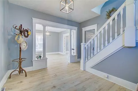 Entry Way - 2001 3rd St SE, Canton, OH 44707 photo 2 of 6