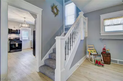 Entry Way - 2001 3rd St SE, Canton, OH 44707 photo 5 of 6
