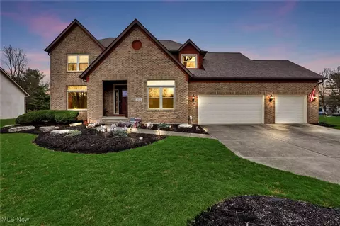 8823 Chateau Dr, Pickerington, OH 43147