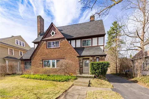 3084 Woodbury Rd, Shaker Heights, OH 44120