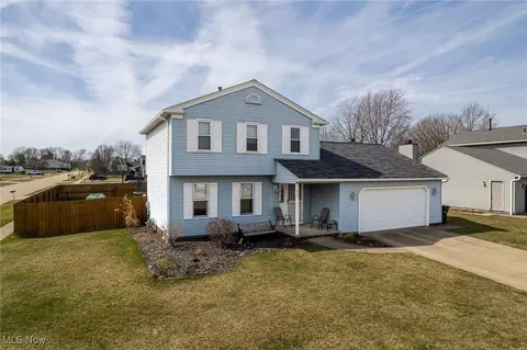 872 Lakeview Dr, Brunswick, OH 44212