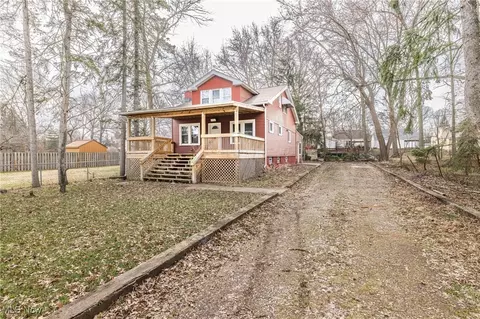 1805 Keystone Rd, Parma, OH 44134