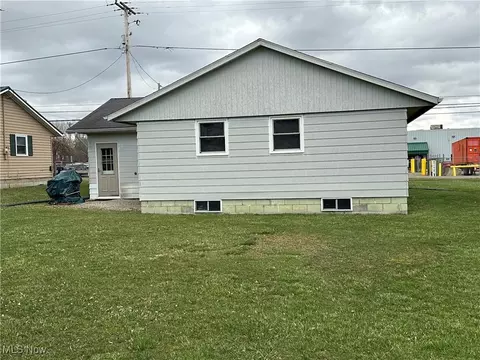836 S Conwell Ave, Willard, OH 44890 photo 2