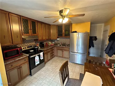 836 S Conwell Ave, Willard, OH 44890 photo 8