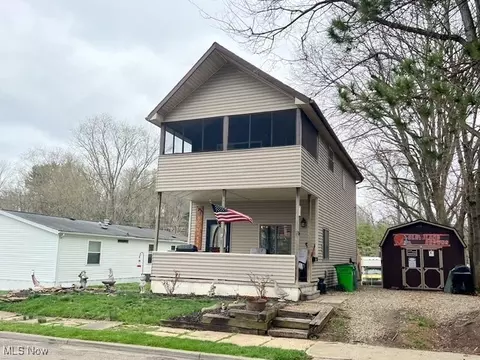105 Mccook Ave, Dennison, OH 44621