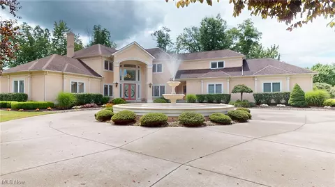 460 Berwick Cir, Aurora, OH 44202