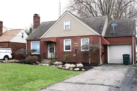 708 33rd St NE, Canton, OH 44714