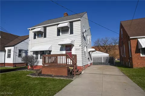 4247 W 56th St, Cleveland, OH 44144