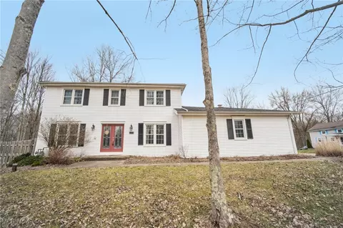 1273 Nicola Dr, Aurora, OH 44202