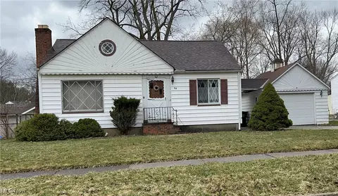 16 Ledgewood Dr, Bedford, OH 44146