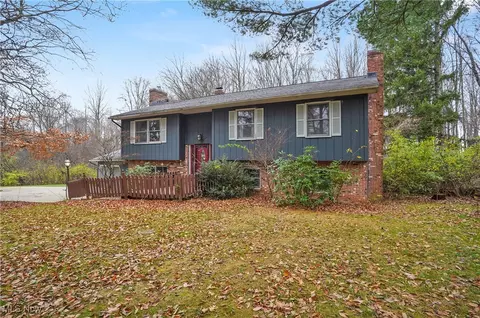 3323 Shade Rd, Akron, OH 44333