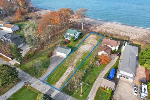 5448 Woodside Rd, Mentor On The Lake, OH 44060
