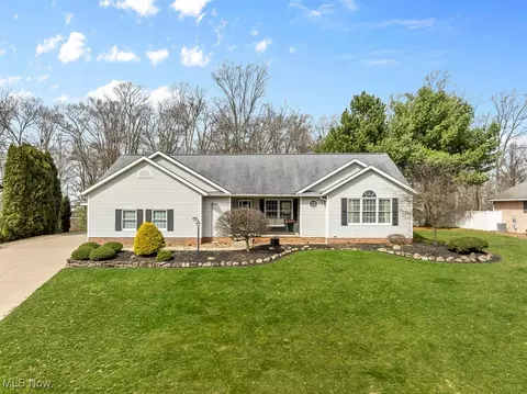 2135 Sunray Cir, Alliance, OH 44601