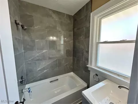 30221 Robert St, Wickliffe, OH 44092 photo 17