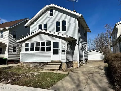 30221 Robert St, Wickliffe, OH 44092 photo 2
