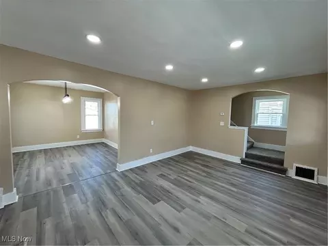 30221 Robert St, Wickliffe, OH 44092 photo 9