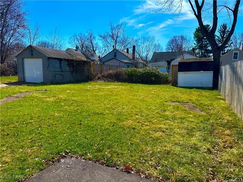 Exterior - 155 Beechwood Dr, Boardman, OH 44512 photo 2 of 4