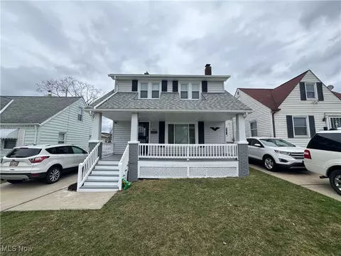 19901 Gardenview Dr, Maple Heights, OH 44137