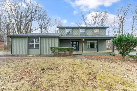 5709 Logan Arms Dr, Girard, OH 44420