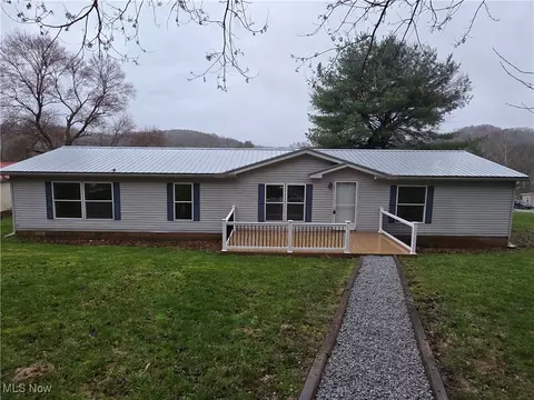 209 State St, Bowerston, OH 44695