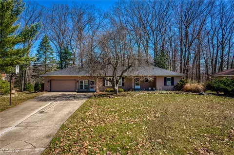 8327 Eastwood Dr, Broadview Heights, OH 44147