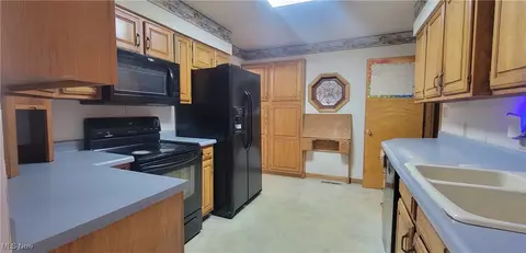 712 Circle Dr, Belpre, OH 45714 photo 10