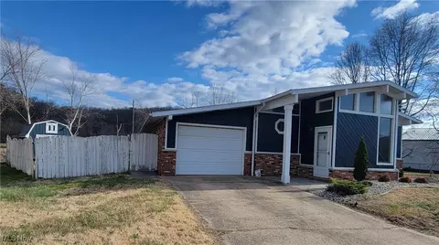 712 Circle Dr, Belpre, OH 45714 photo 3
