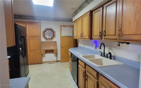 712 Circle Dr, Belpre, OH 45714 photo 12