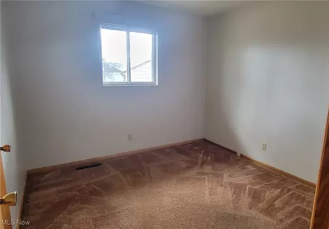 712 Circle Dr, Belpre, OH 45714 photo 17