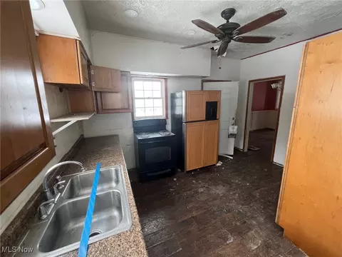 121 Monroe St, Elyria, OH 44035 photo 9