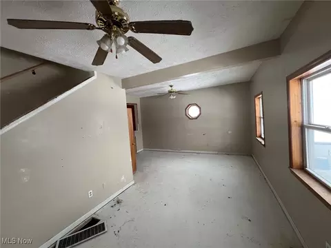 121 Monroe St, Elyria, OH 44035 photo 3