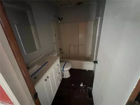 121 Monroe St, Elyria, OH 44035 photo 5