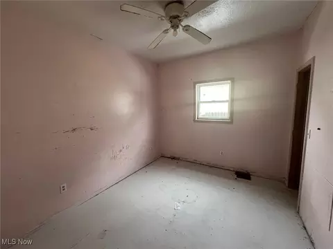 121 Monroe St, Elyria, OH 44035 photo 4