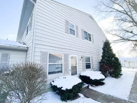 2413 Island Dr #B, Uniontown, OH 44685