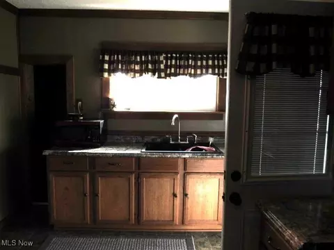 233 Burbank St, Creston, OH 44217 photo 3