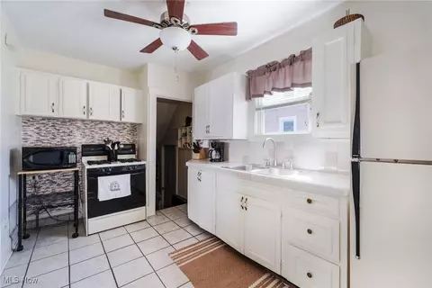 Kitchen - 741 5th St, Struthers, OH 44471 photo 1 of 2