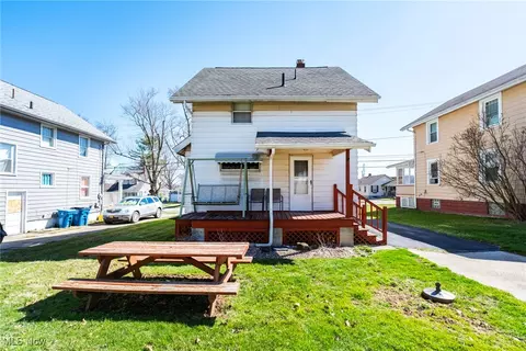 Exterior - 741 5th St, Struthers, OH 44471 photo 3 of 4