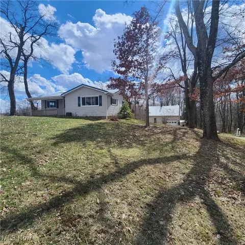 6332 Senlac Rd SE, Amsterdam, OH 43903