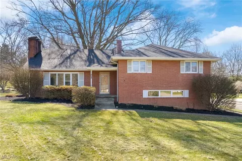 552 Glenwood St SW, North Canton, OH 44720