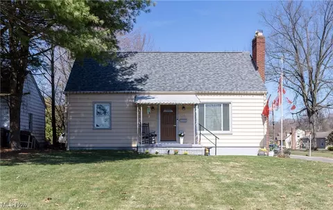 252 Forest Park Dr, Youngstown, OH 44512