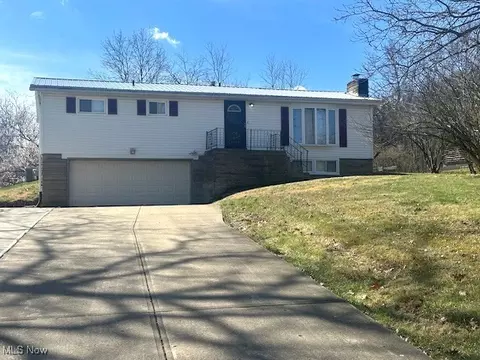 25 W Overlook Dr, Zanesville, OH 43701