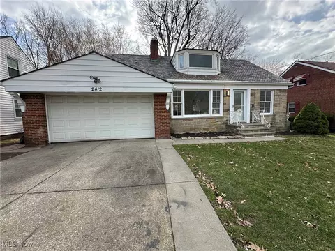 2412 N Taylor Rd, Cleveland Heights, OH 44118