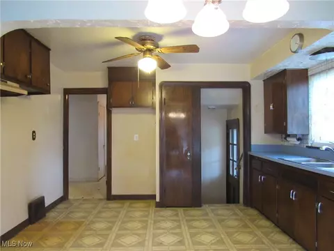 6475 E Broadview Rd, Seven Hills, OH 44131 photo 11