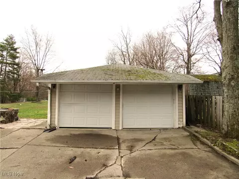 6475 E Broadview Rd, Seven Hills, OH 44131 photo 3