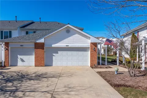 6754 Cedarwood Trce, Middleburg Heights, OH 44130